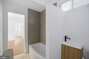 2711 Brown St, Philadelphia, PA 19130 - Photo 9