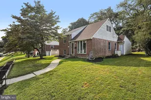 915 Lomond Ln, Philadelphia, PA 19128 - Photo 3