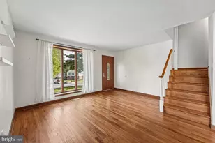 915 Lomond Ln, Philadelphia, PA 19128 - Photo 5