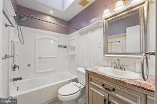 915 Lomond Ln, Philadelphia, PA 19128 - Photo 23