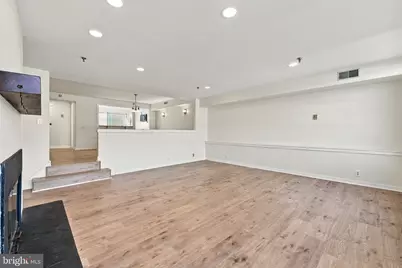 7 N Christopher Columbus Boulevard #203, Philadelphia, PA 19106 - Photo 11