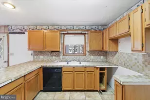 5695 Decker Rd, Bushkill, PA 18324 - Photo 11