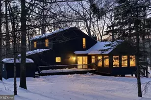 103 Ashley Ct, Bushkill, PA 18324 - Photo 1