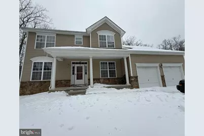 145 Kensington Dr, Bushkill, PA 18324 - Photo 1