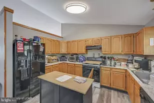 104 Yvette Ct, Dingmans Ferry, PA 18328 - Photo 15