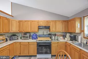 104 Yvette Ct, Dingmans Ferry, PA 18328 - Photo 17
