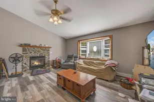 104 Yvette Ct, Dingmans Ferry, PA 18328 - Photo 9