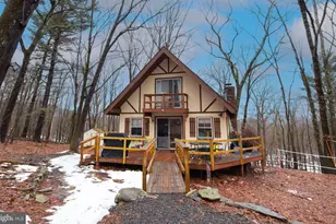 117 Swallow Cir, Bushkill, PA 18324 - Photo 1