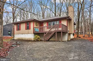 244 Canterbury Rd, Bushkill, PA 18324 - Photo 1