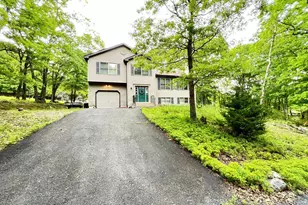 107 Warbler Ct, Bushkill, PA 18324 - Photo 1