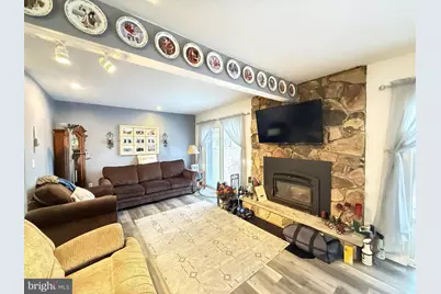 5933 Decker, Bushkill, PA 18324 - Photo 5