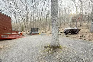 5933 Decker, Bushkill, PA 18324 - Photo 3