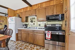 150 Tanglewood Dr, Greentown, PA 18426 - Photo 13