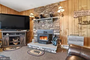 150 Tanglewood Dr, Greentown, PA 18426 - Photo 9