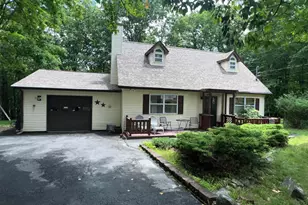 113 Bailey Dr, Bushkill, PA 18324 - Photo 1