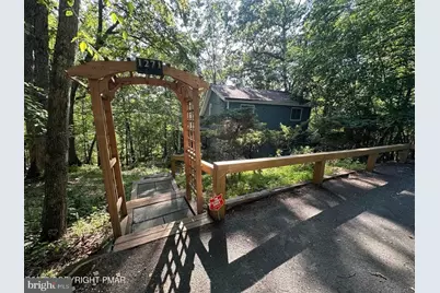 4284 Winchester Way, Bushkill, PA 18324 - Photo 3