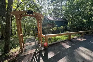 4284 Winchester Way, Bushkill, PA 18324 - Photo 3