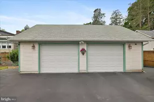 206 W Ann St, Milford, PA 18337 - Photo 73