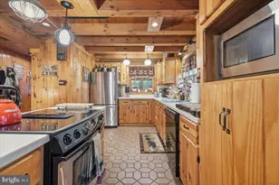 805 Blackbirch Ct, Hawley, PA 18428 - Photo 7