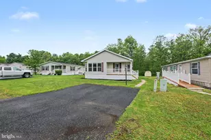 19 Meadowview Dr, New Bloomfield, PA 17068 - Photo 3