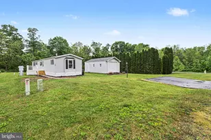 24 Meadowview Dr, New Bloomfield, PA 17068 - Photo 3