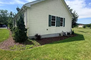 220 Patio Ct, New Bloomfield, PA 17068 - Photo 5