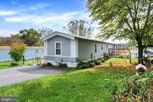 405 Meadow Ln, Shermans Dale, PA 17090 - Photo 5