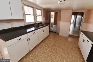 701 W Market St, Pottsville, PA 17901 - Photo 7