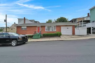 22 W Cherry St, Shenandoah, PA 17976 - Photo 3