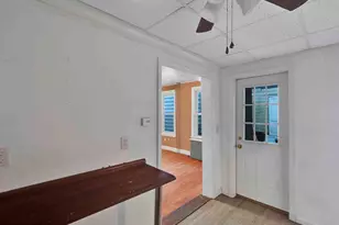 241 Peacock St, Pottsville, PA 17901 - Photo 11