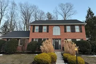 25 Tall Oaks Dr, Pottsville, PA 17901 - Photo 1