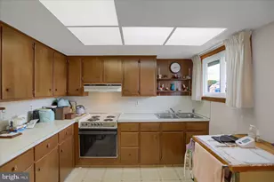 616 W Maple St, Valley View, PA 17983 - Photo 17