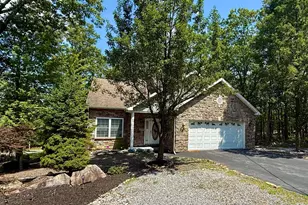 231 Country Club Dr, Hazleton, PA 18202 - Photo 3
