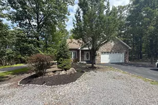 231 Country Club Dr, Hazleton, PA 18202 - Photo 11