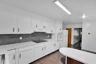 324 S Jardin St, Shenandoah, PA 17976 - Photo 11