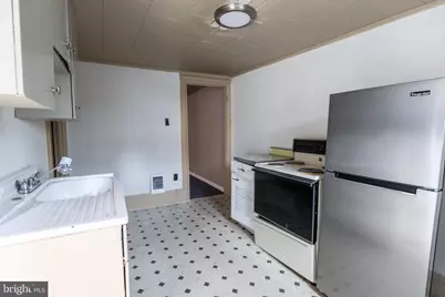 212 W Market Street #E, Pottsville, PA 17901 - Photo 7