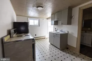 212 W Market St, Pottsville, PA 17901 - Photo 5