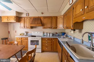 1757 W Norwegian St, Pottsville, PA 17901 - Photo 3