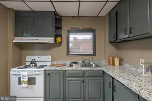 709 W Norwegian St, Pottsville, PA 17901 - Photo 9