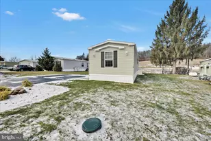 1 Frieden Manor, Schuylkill Haven, PA 17972 - Photo 3