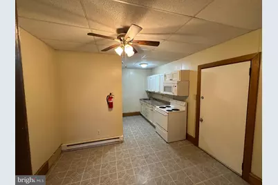 614 Mahantongo Street, Pottsville, PA 17901 - Photo 3