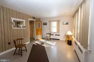 2042 Mahantongo St, Pottsville, PA 17901 - Photo 5