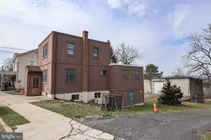 2042 Mahantongo St, Pottsville, PA 17901 - Photo 3