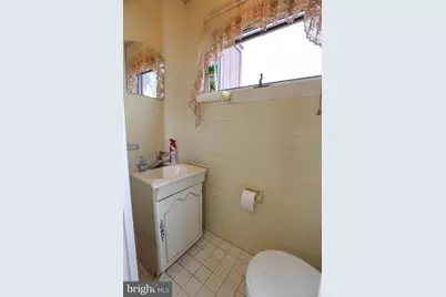 2042 Mahantongo Street, Pottsville, PA 17901 - Photo 9