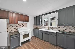 17 E Cherry St, Shenandoah, PA 17976 - Photo 13