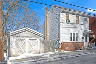 239 W Savory St, Pottsville, PA 17901 - Photo 5