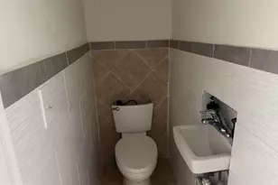 27 E Oak St, Shenandoah, PA 17976 - Photo 9