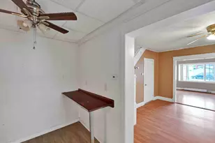 241 Peacock St, Pottsville, PA 17901 - Photo 9