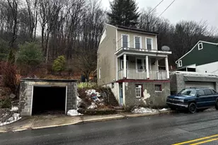 415 Peacock St, Pottsville, PA 17901 - Photo 3