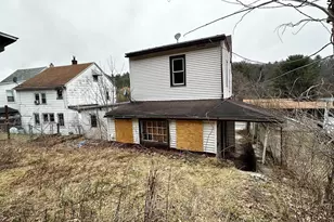 531 Peacock St, Pottsville, PA 17901 - Photo 5